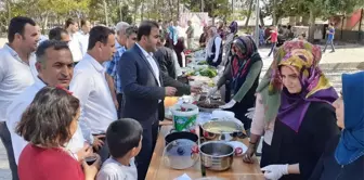 Öğrenciler okulları yararına kermes düzenledi