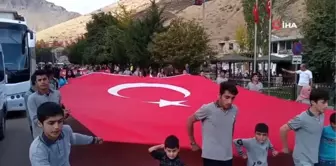 Bahçesaray'da sporculardan Mehmetçiğe asker selamı