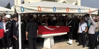 Eski bakanlar Ali Topuz ve Orhan Birgit son yolculuklarına uğurlandı