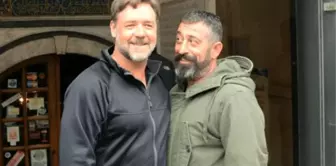 Ünlü aktör Russel Crowe'dan tebrik mesajı alan Cem Yılmaz yaptığı yorumla olay oldu