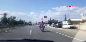 Antalya-motosikletiyle karayolunda seyreden örümcek adam kostümlü sürücü şaşırttı