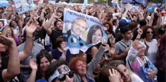 Ekonomik krizle boğuşan Arjantin'de seçimi merkez solun adayı Alberto Fernandez kazandı