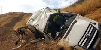 Adıyaman'da yolcu minibüsü şarampole yuvarlandı: 19 yaralı