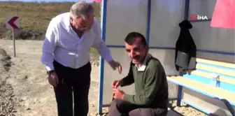 Hilmi Güler, yoldan geçen herkese selam vermesiyle bilinen Salih'in misafiri oldu