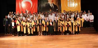 Malatya'da eczacı adayları beyaz önlüklerini törenle giydi