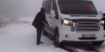 Muş'ta kar yağışı ve tipi ulaşımı etkiledi