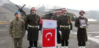 Yıldırım düşmesi sonucu şehit olan asker için uğurlama töreni