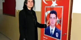 Şehit eşinin adını taşıyan okulda görev yapıyor