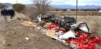 Elazığ'da şarampole devrilen meşrubat yüklü tırın sürücüsü yaralandı