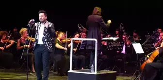 Emre Altuğ, sanat hayatının 20. yılını konserle kutladı