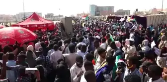 Sudanlılar 'Aralık Devrimi'nin birinci yılında sokakları doldurdu