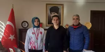 Dereceye giren başarılı sporcudan Baskil Kaymakamına ziyaret