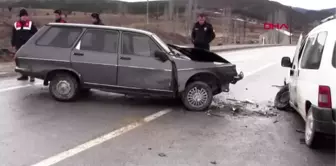 Kütahya'da otomobiller çarpıştı 1 ölü, 2 yaralı