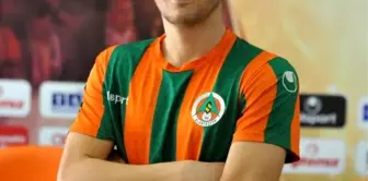 Alanyaspor'un genç yıldızı Metin Korkmaz ve İrfan Tarhan'a emanet