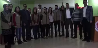 Gönüllüler, muş'taki çocuklara hediyeler dağıttı