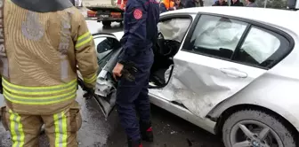 Pendik'te lüks otomobiller birbirine girdi: 2 yaralı