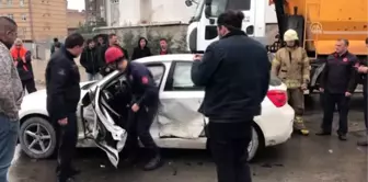 Pendik'teki trafik kazasında iki kişi yaralandı