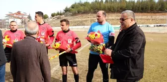 Dili boğazına kaçan futbolcuyu kurtaran kaleciye, teşekkür plaketi