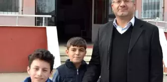 5'inci sınıf öğrencisi Metin ve Cumali'nin yürek ısıtan dostluğu