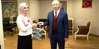 Artvin Valisi Doruk Ümmü Gülsüm'ü makamında kabul etti