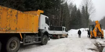 Karne alan öğrenciler, muhtarın yayladan taşıttığı karla çifte sevinç yaşadı