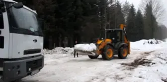 Karne alan öğrenciler, muhtarın yayladan taşıttığı karla çifte sevinç yaşadı