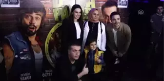 'Baba Parası' filminin başrol oyuncuları Adana'da izleyiciyle buluştu