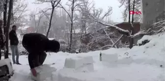 Erzurum liseli umutcan, kardan ev yaptı