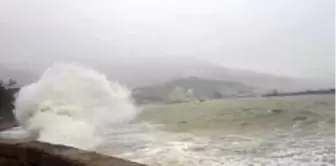 Kırım'daki fırtınada Karadeniz kıyısındaki tekneler battı