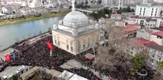 İdlib şehidini binler uğurladı