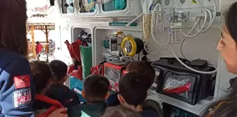 Minik öğrenciler ambulans hakkında bilgilendirildi