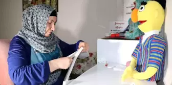 Yaptığı kuklalar çocukları okula bağlıyor