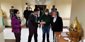 Burdur'da sağlık çalışanlarına moral için 'Bucak salebi' ikram edildi