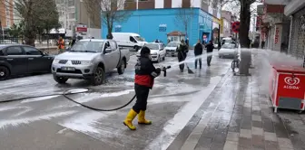 Yerköy Belediyesi cadde ve sokakları yıkadı