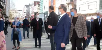 Hem uyardı hem de maske dağıttı