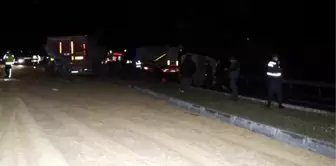 Burdur'da arpa yüklü TIR devrildi: 1 ölü, 1 yaralı