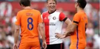 Bergkamp öncülüğünde, Kuyt, Cocu, Koeman ve Larsson'dan oluşan konsorsiyum Premier Lig'den kulüp satın alacak