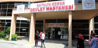 Kemer'den hemşirelere karanfil