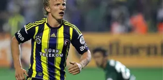 Fransız gazeteci Manu Lonjon, Fenerbahçe'nin teknik direktörlük için Dirk Kuyt ile görüştüğünü yazdı