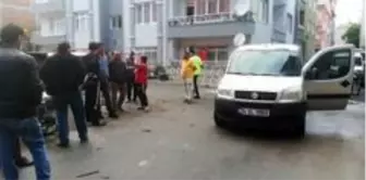 Hafif ticari araçla motosiklet çarpıştı: 2 yaralı