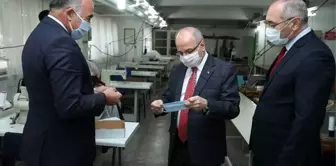 Vali Çakacak, maske üretim atölyesini ziyaret etti