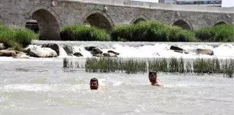 İranlı gençlerin tehlikeli serinliği