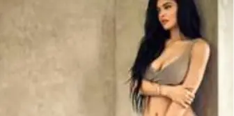 ABD'li model Kylie Jenner, pembe peruğu ve iç çamaşırlı pozuyla gündem oldu