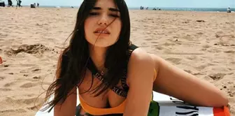 Dua Lipa, örgülü bikinisiyle ayna karşısında selfie yaptı