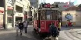 MAÇKA PARKI VE İSTİKLAL CADDESİ'NDE YOĞUNLUK