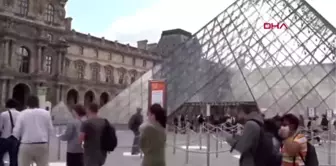 Fransa'daki Louvre Müzesi 3 ay sonra kapılarını ziyaretçilere açtı