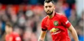 Manchester United'lı Fernandes, İngiltere'de üst üste iki kez ayın futbolcusu seçildi