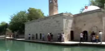 Tarihi Döşeme Camii ibadete açıldı