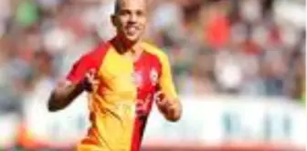 Galatasaray'da Feghouli yıllık ücretinde indirimi kabul etti