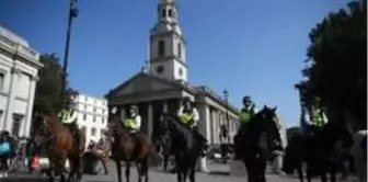 Londra'da karantina karşıtı protesto